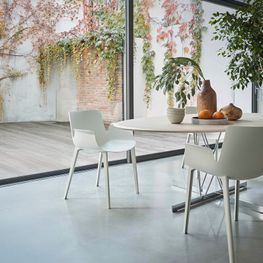 Silla Piuma con Brazos Blanco