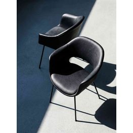 Silla Halo Cuero Negro Patas Metálicas 57x56x79 cm